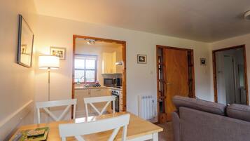 Cottage | Dining