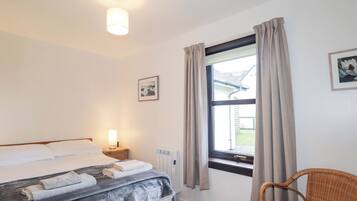 Cottage | 2 bedrooms, individually decorated, individually furnished, free WiFi