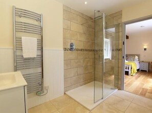 Cottage | Bathroom - Park Stables (Cheltenham)