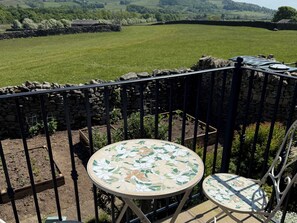 Cottage | Outdoor dining - Melsome Barn (Settle)