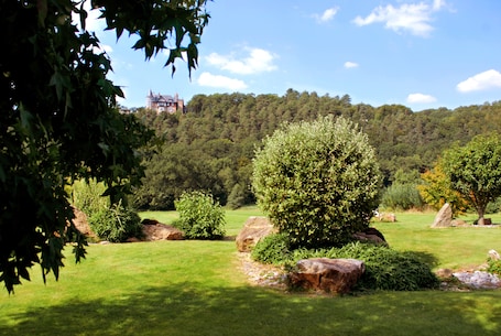 Garden. B&B Le Clos du Lac