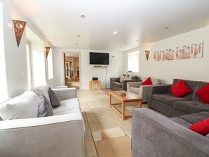 Cottage | Living area | TV - Malt Barn (Carterton)