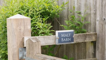 Cottage | Property grounds