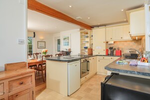 村舍 | 私人厨房 | 微波炉、炉灶、洗碗机、厨具/餐具