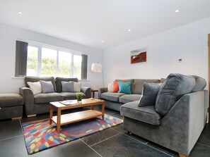 Cottage | Living area - Myles View (Penzance)