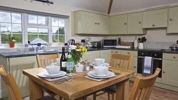 Cottage | Private kitchen | Fridge, microwave, stovetop, dishwasher