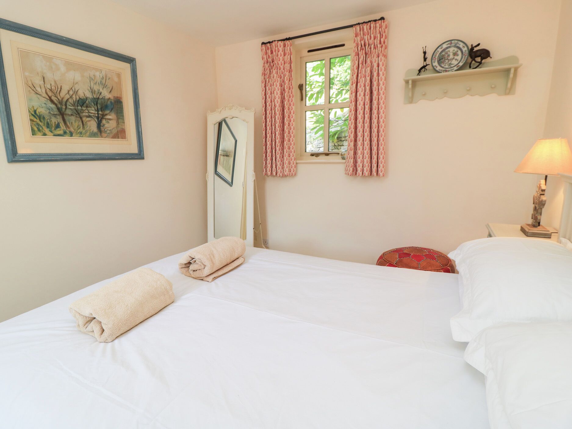 2 bilik tidur, dihias secara berasingan 