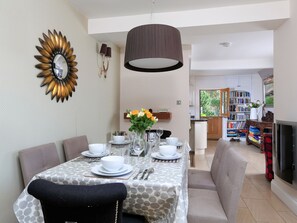 Cottage | Private kitchen | Microwave, stovetop, dishwasher, cookware/dishes/utensils