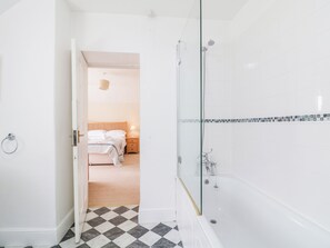 Cottage | Bathroom
