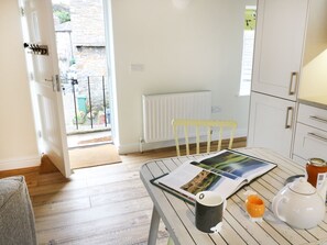 Cottage | Game room