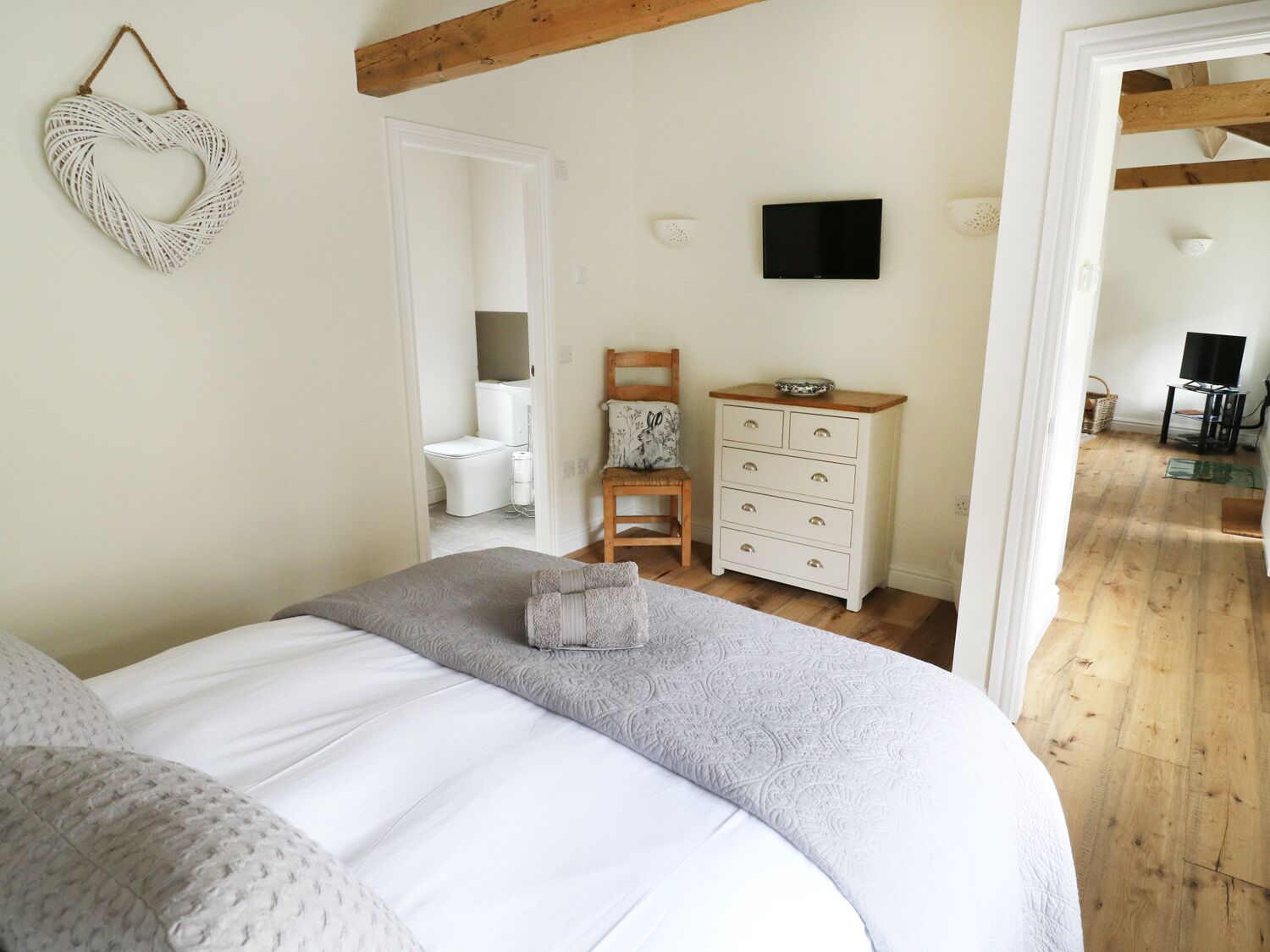 1 bedroom, individually decorated, individually furnished, free WiFi