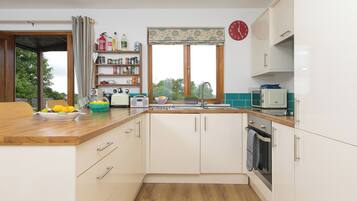 Cookware/dishes/utensils