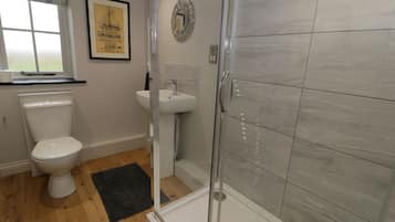 Cottage | Badkamer | Een douche