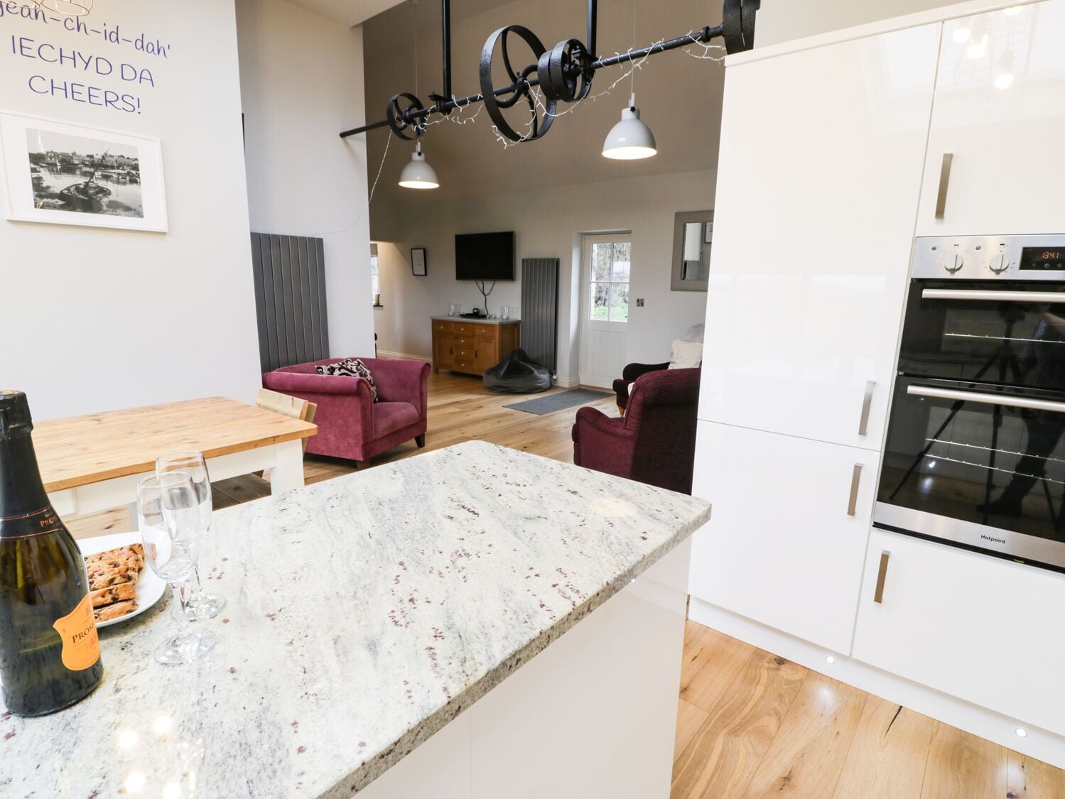 Cottage | Private kitchen | Fridge, dishwasher, highchair, cookware/dishes/utensils