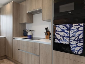 Cottage | Private kitchen | Microwave, stovetop, dishwasher, toaster