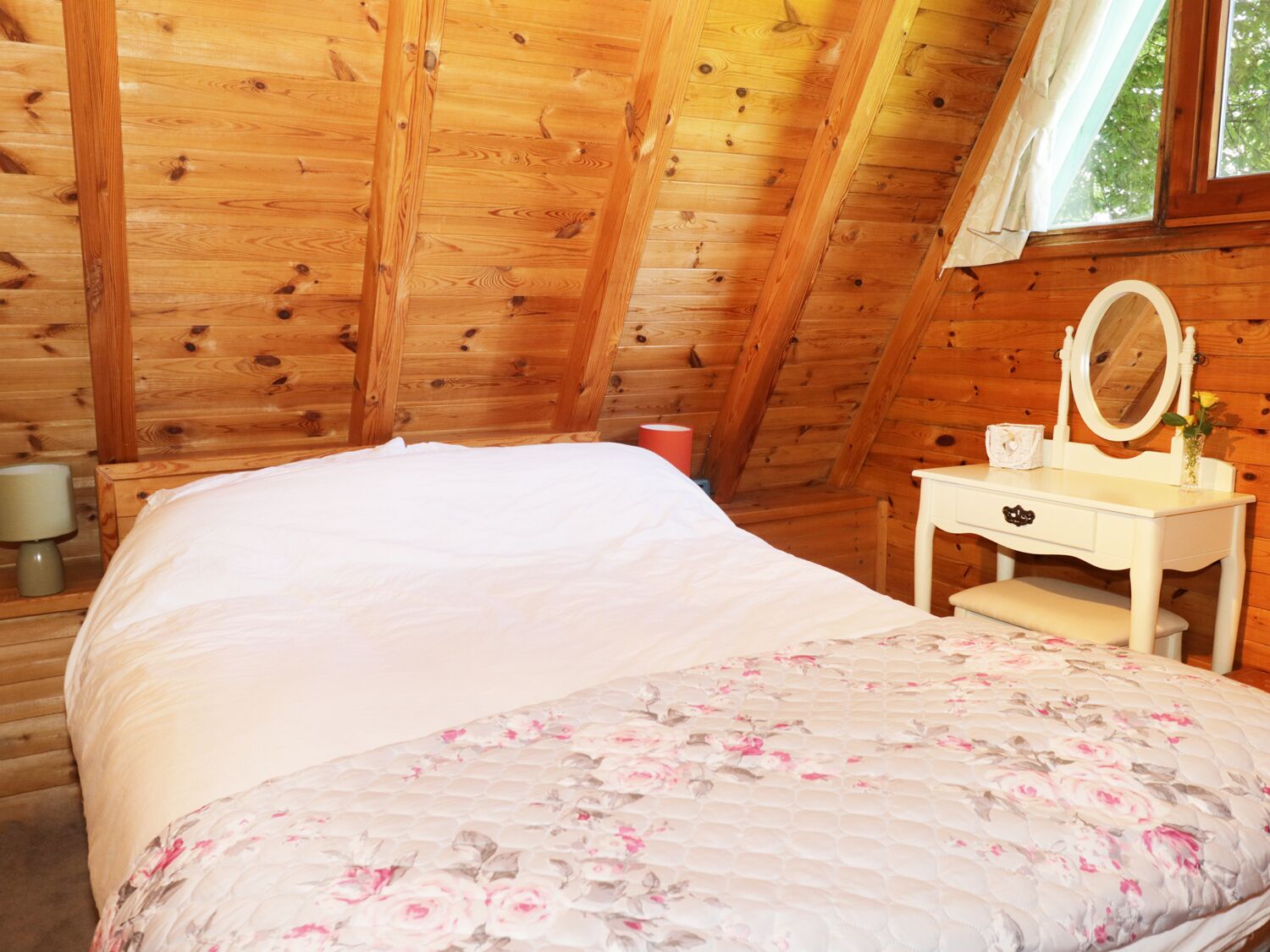 Cottage | 3 bedrooms, individually decorated, individually furnished, free WiFi