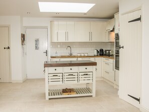 村舍 | 私人厨房 | 炉灶、洗碗机、厨具/餐具