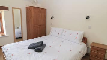 Cottage | 4 bedrooms, individually decorated, individually furnished, free WiFi