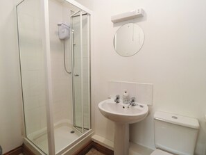 Cottage | Bathroom | Shower - Tithe Barn, Lyneham (Chipping Norton)