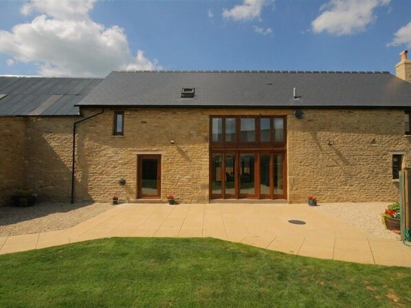 Exterior - Tithe Barn, Lyneham (Chipping Norton)