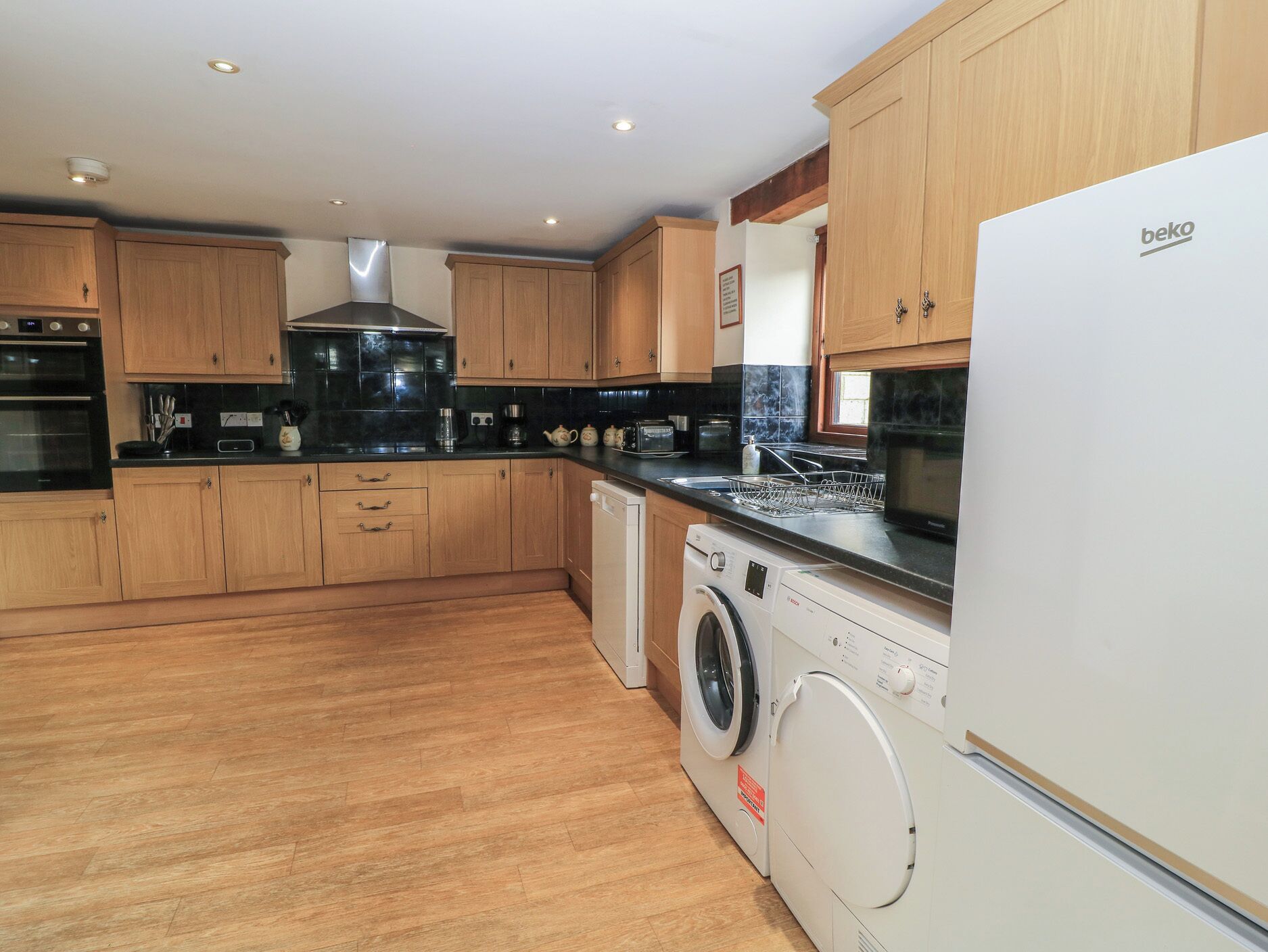 Cottage | Dapur pribadi | Lemari es, microwave, kompor, dan mesin pencuci piring