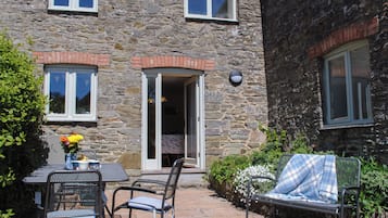 Cottage | Outdoor dining