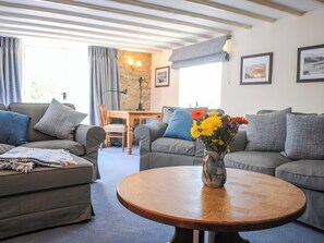 Cottage | Living area | TV