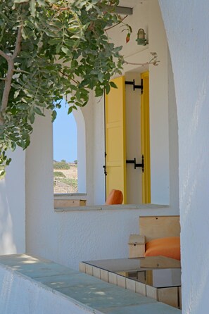 Property grounds - Ailouros summer hotel (Naxos)