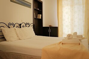 Double or Twin Room - Ailouros summer hotel (Naxos)