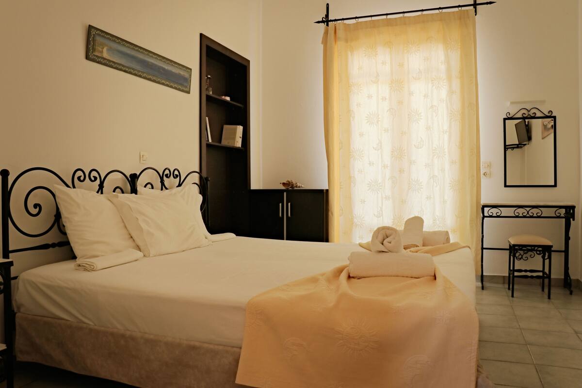 WiFi (free), bed sheets