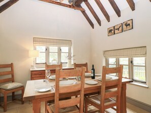 Dining - Cosy Cot (Salisbury)