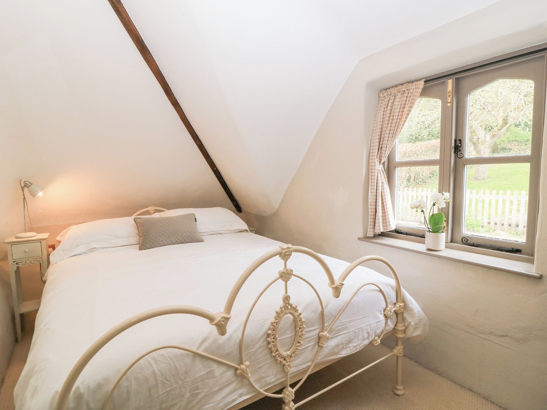 3 bedrooms, individually decorated, individually furnished, free WiFi