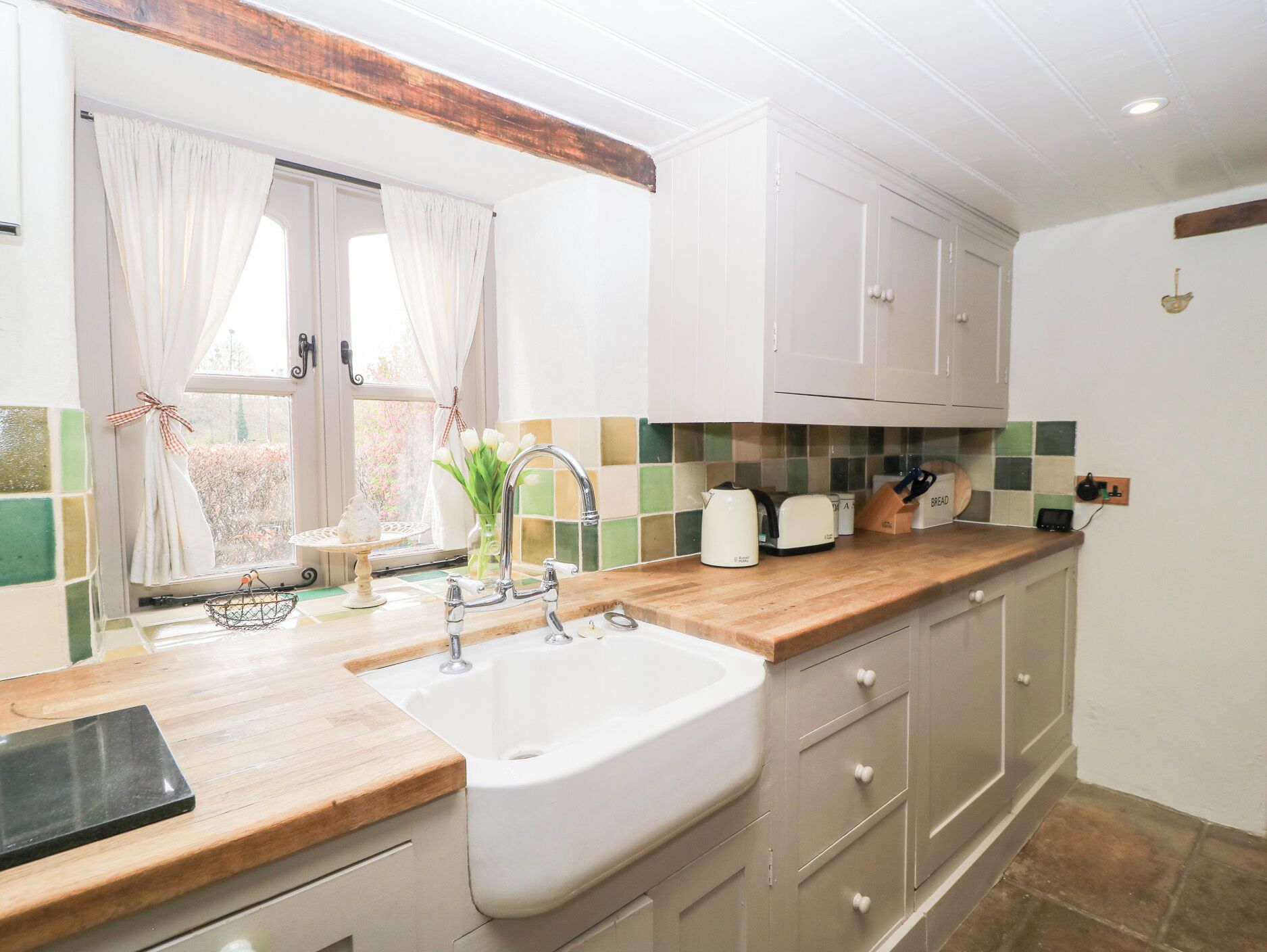 Refrigerador, lavavajillas, periquera y utensilios de cocina 