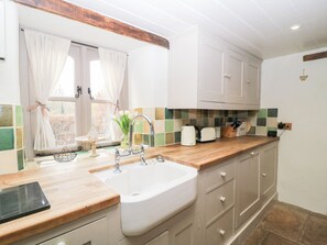 ตู้เย็น, เครื่องล้างจาน, เก้าอี้กินข้าวสำหรับเด็ก