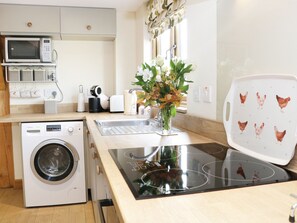 Lavavajillas, silla alta para bebés, utensilios de cocina