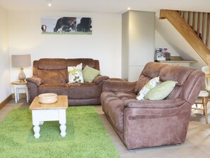 Cottage | Living room - Acorn Cottage (Ludlow)