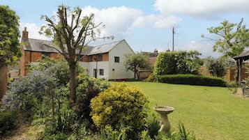 Cottage | Property grounds