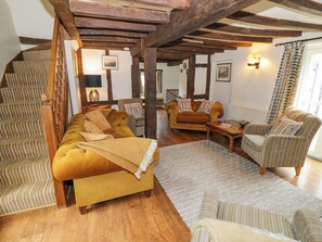 Cottage | Living area - Elmhurst Cottage (Stratford-upon-Avon)