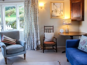 Cottage | Living area | TV