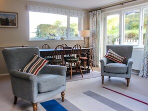 Cottage | Living area | TV - 11 Robinsons Row (Salcombe)