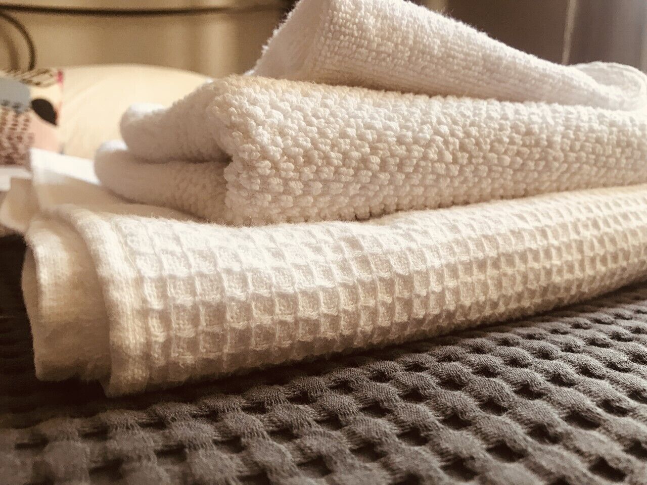 تجهيزات دش، مستلزمات مجانية للعناية الشخصية، مجففات شعر، مناشف