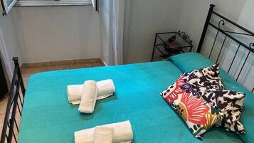 1 chambre, fer et planche Ă  repasser, Wi-Fi gratuit, draps fournis