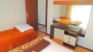 Appartement, 1 slaapkamer | 1 slaapkamer, een bureau, gratis wifi, beddengoed