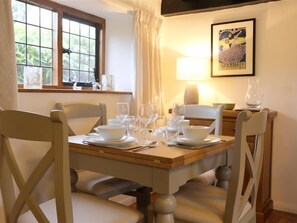 Cottage | Cucina privata | Frigorifero, microonde, piano cottura, pentole/stoviglie/utensili