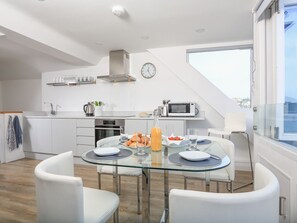 Cottage | Interior - Kings View (Dartmouth)