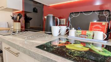 Casa de campo | Cozinha privada | Geladeira, micro-ondas, talheres/pratos/utensílios de cozinha