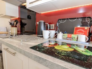 Cottage | Private kitchen | Cookware/dishes/utensils