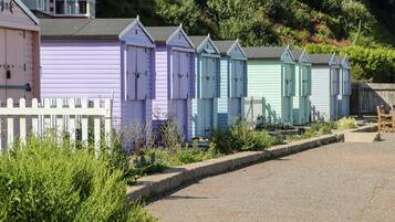 คอทเทจ | บริเวณภายนอก