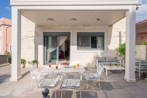 BBQ/picnic Area - Beautiful Pool Villa for Relaxing Family Holidays (Chania)