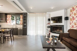 別  墅, 4 間臥室, 私人泳池 | 客廳 | 平面電視、壁爐